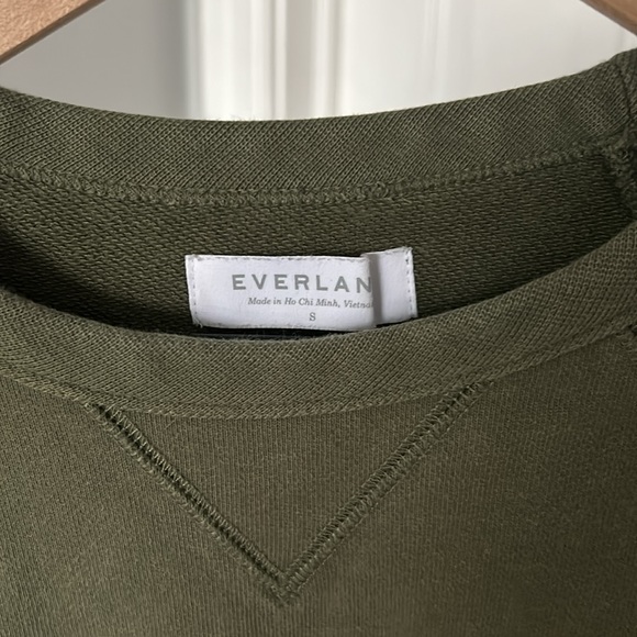 Everlane olive crewneck sweatshirt - Picture 2 of 4